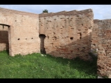 02804 ostia - regio v - insula vi - edificio (v,vi,3) - westende - bli ri nordosten - 01-2024.jpg
